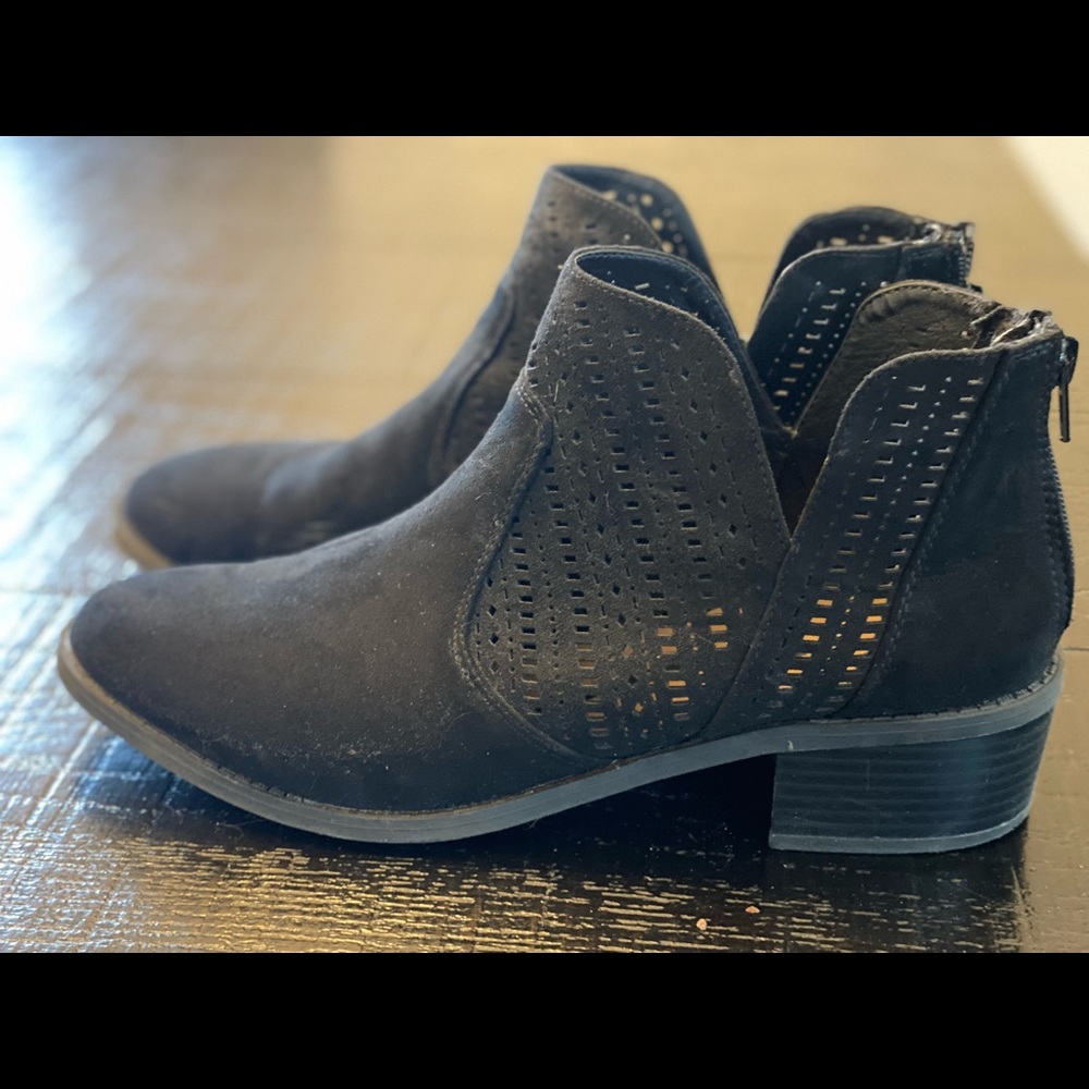 Black ankle boots size 10- New Directions